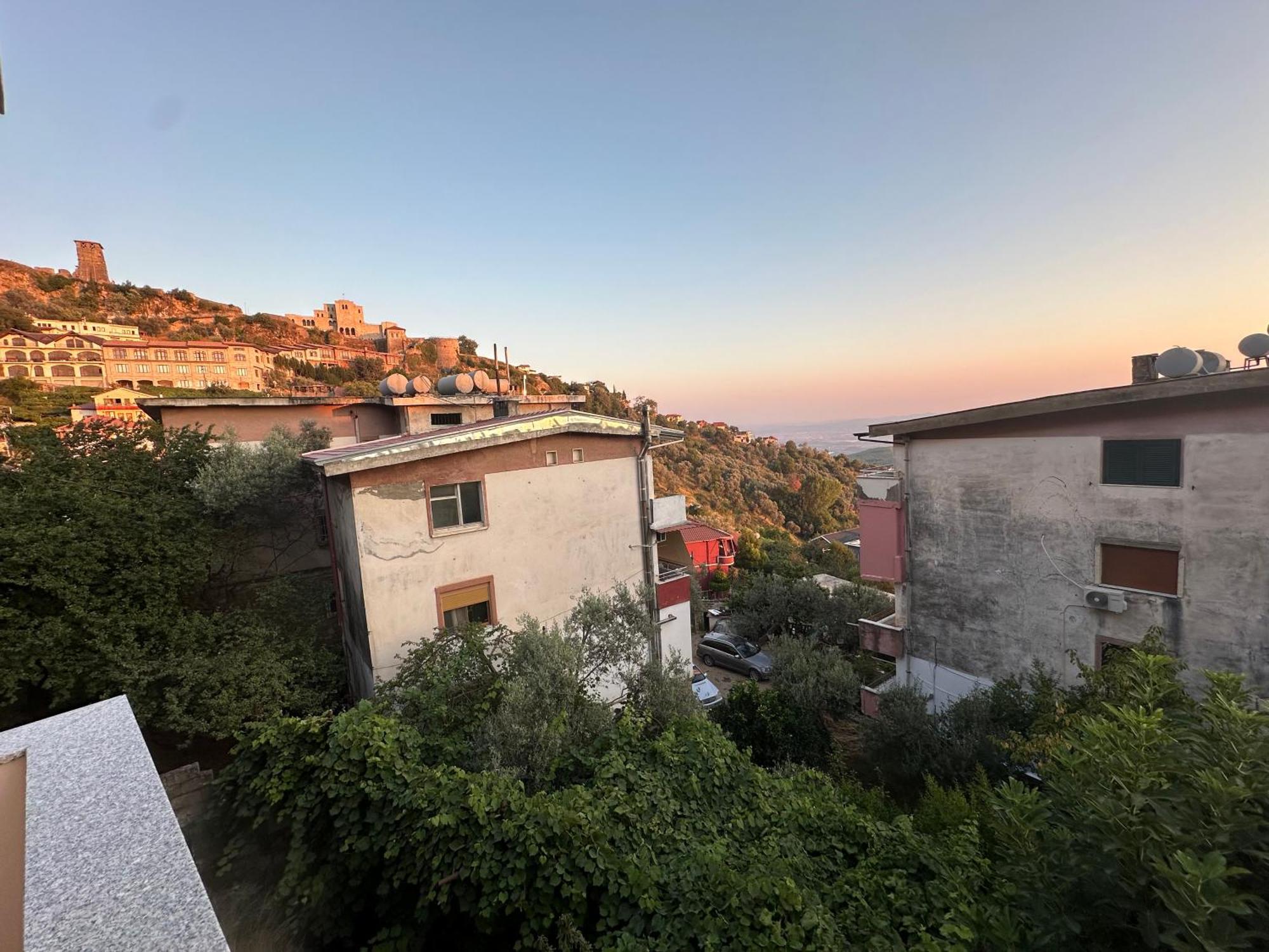 Guni Inn Krujë Esterno foto