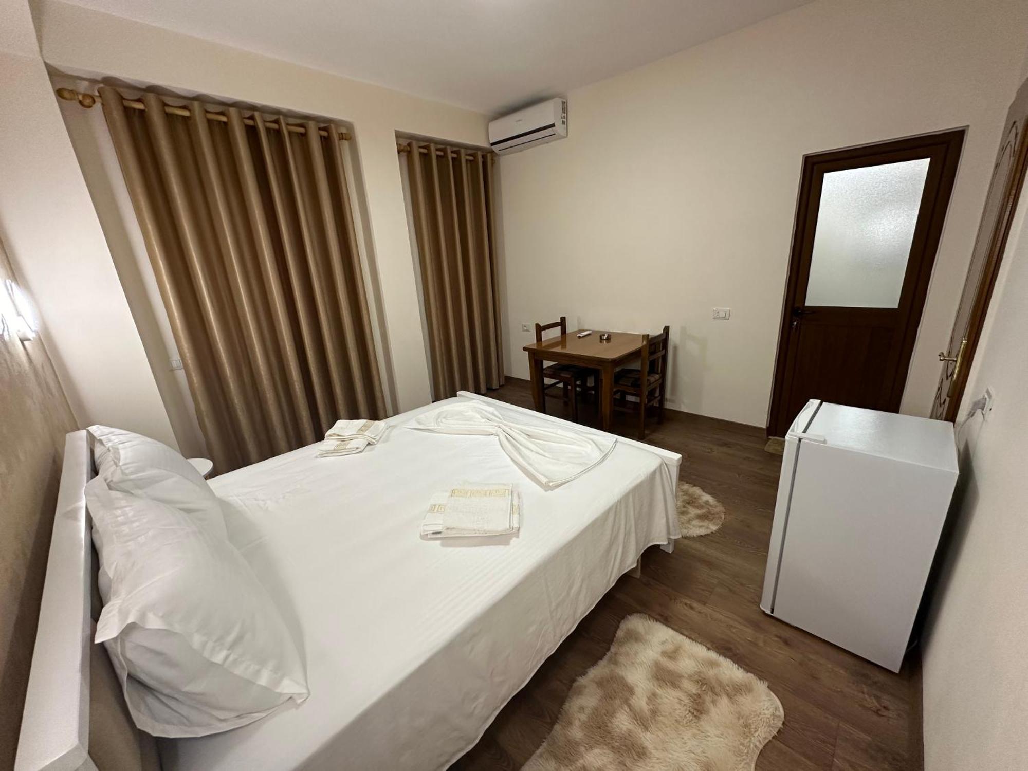 Guni Inn Krujë Esterno foto