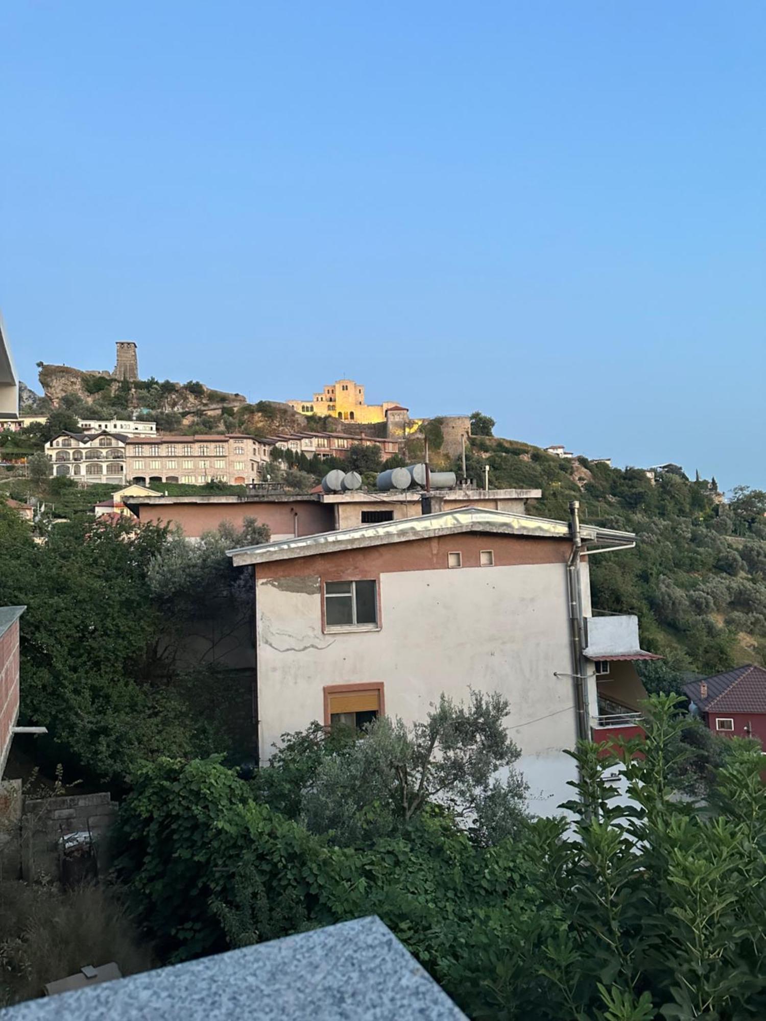Guni Inn Krujë Esterno foto
