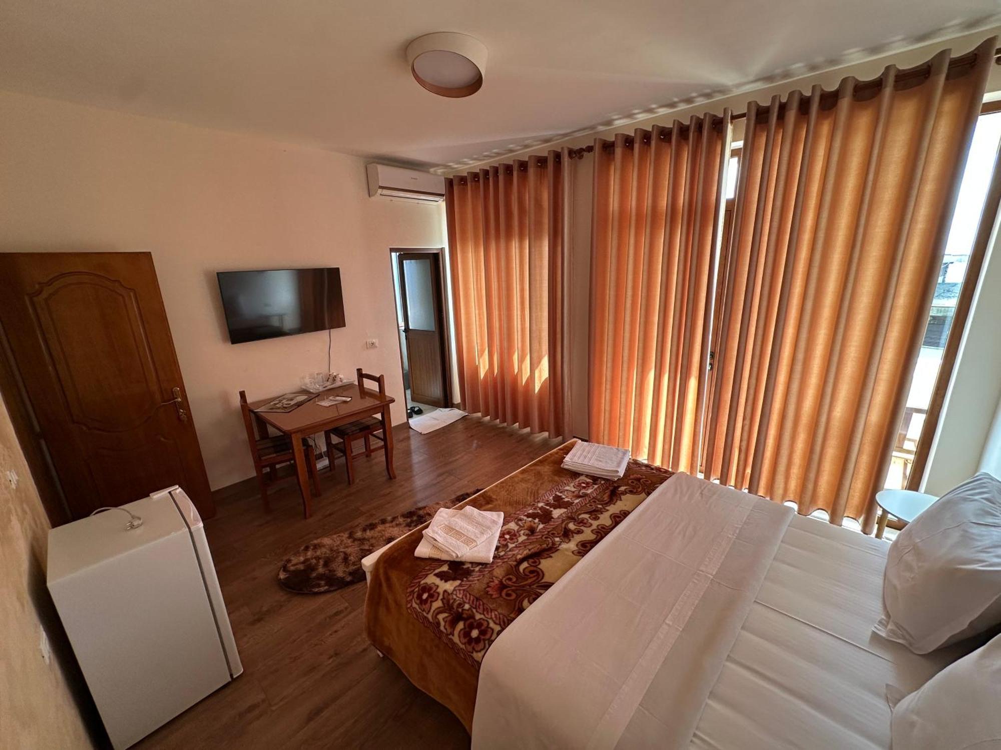 Guni Inn Krujë Esterno foto