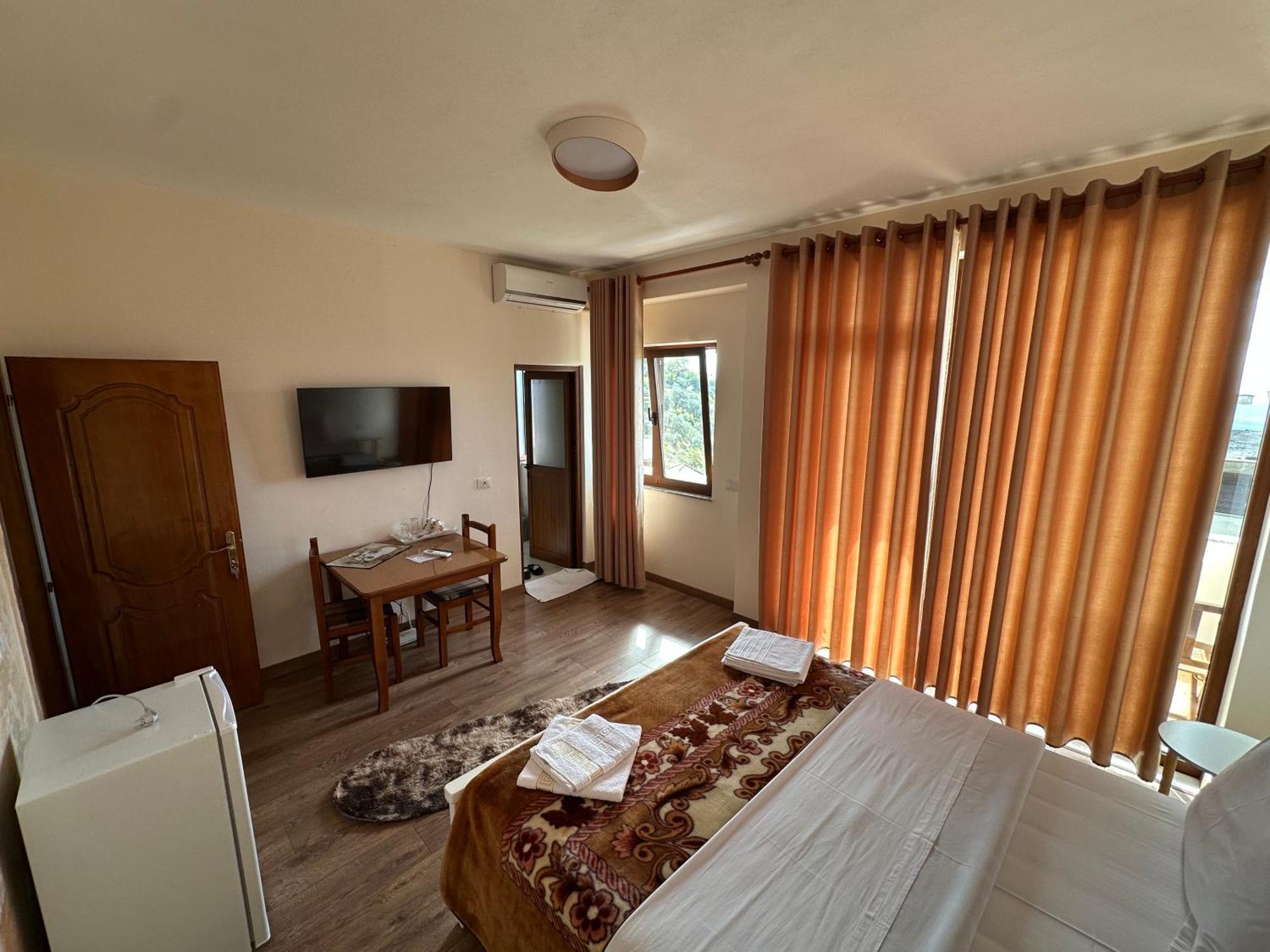 Guni Inn Krujë Esterno foto